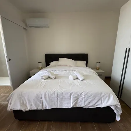 Floor Escape Penthouse Apartment *