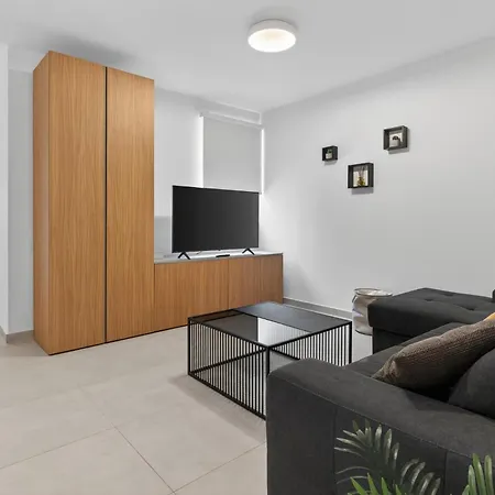 Floor Penthouse With Valletta Views & Terrace דירה *
