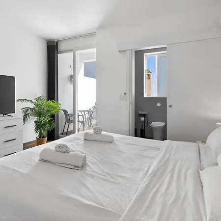 Floor Penthouse With Valletta Views & Terrace דירה