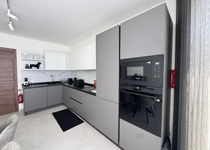 Floor Escape Penthouse Апартаменты Gwardamanga